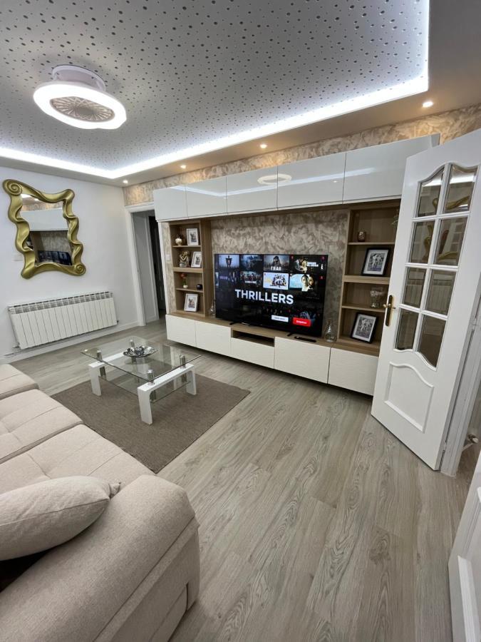 Apartamentos C&E อาโร ภายนอก รูปภาพ